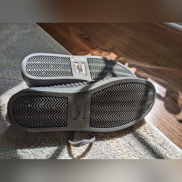 Tom's monochromatic suede shoe, womens 7.5 - Picture 8 of 10